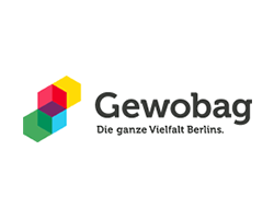 Das Logo von Gewobag zeigt bunte geometrische Formen in Rot, Gelb, Grün und Blau, begleitet von einem klaren Schriftzug.
